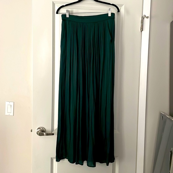 Zara Dresses & Skirts - Zara dark green maxi skirt with pockets size medium